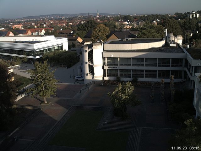 Foto der Webcam: Verwaltungsgebäude, Innenhof mit Audimax, Hörsaal-Gebäude 1