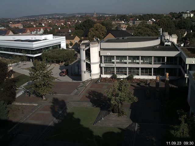 Foto der Webcam: Verwaltungsgebäude, Innenhof mit Audimax, Hörsaal-Gebäude 1