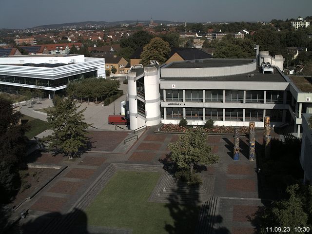 Foto der Webcam: Verwaltungsgebäude, Innenhof mit Audimax, Hörsaal-Gebäude 1