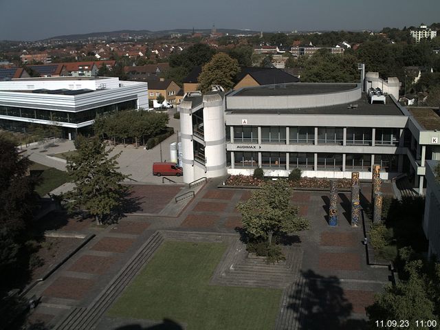 Foto der Webcam: Verwaltungsgebäude, Innenhof mit Audimax, Hörsaal-Gebäude 1