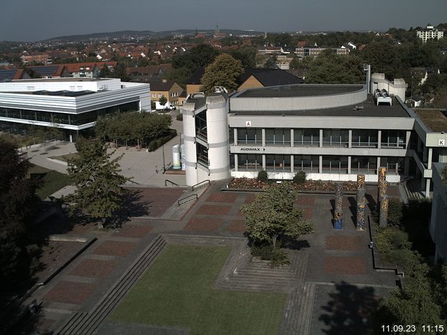 Foto der Webcam: Verwaltungsgebäude, Innenhof mit Audimax, Hörsaal-Gebäude 1