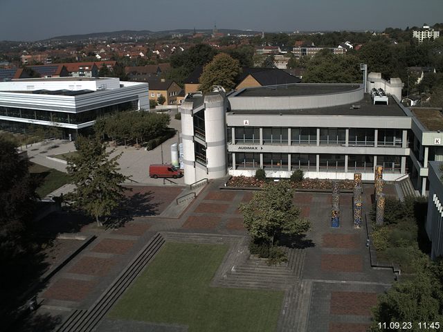 Foto der Webcam: Verwaltungsgebäude, Innenhof mit Audimax, Hörsaal-Gebäude 1