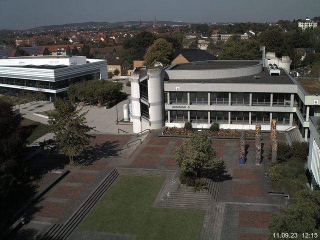 Foto der Webcam: Verwaltungsgebäude, Innenhof mit Audimax, Hörsaal-Gebäude 1