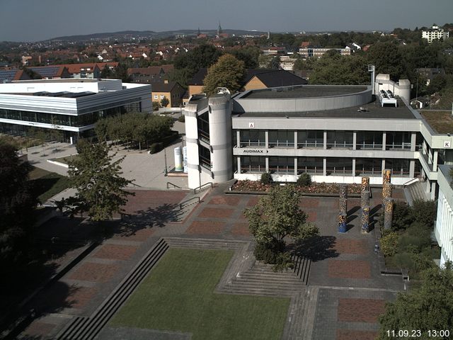 Foto der Webcam: Verwaltungsgebäude, Innenhof mit Audimax, Hörsaal-Gebäude 1