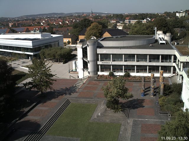 Foto der Webcam: Verwaltungsgebäude, Innenhof mit Audimax, Hörsaal-Gebäude 1