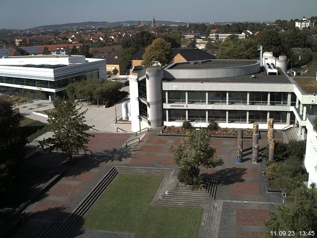 Foto der Webcam: Verwaltungsgebäude, Innenhof mit Audimax, Hörsaal-Gebäude 1