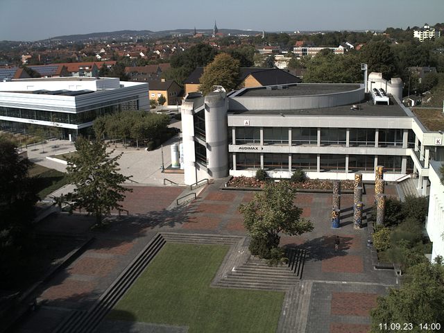 Foto der Webcam: Verwaltungsgebäude, Innenhof mit Audimax, Hörsaal-Gebäude 1