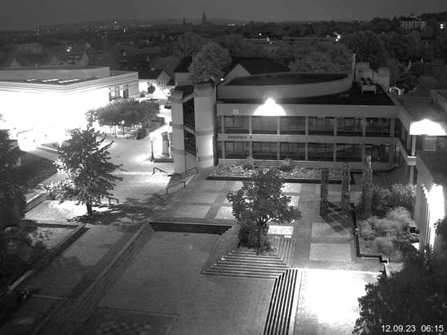 Foto der Webcam: Verwaltungsgebäude, Innenhof mit Audimax, Hörsaal-Gebäude 1