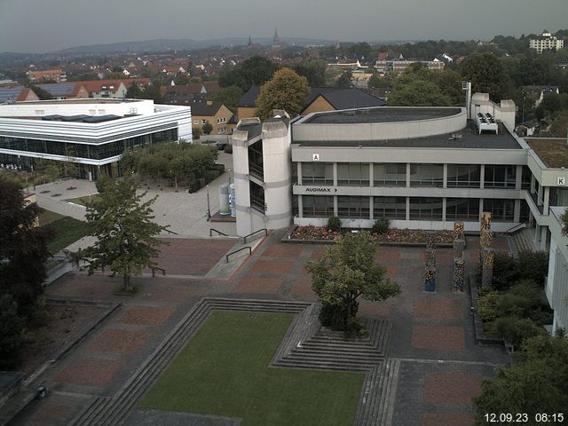 Foto der Webcam: Verwaltungsgebäude, Innenhof mit Audimax, Hörsaal-Gebäude 1