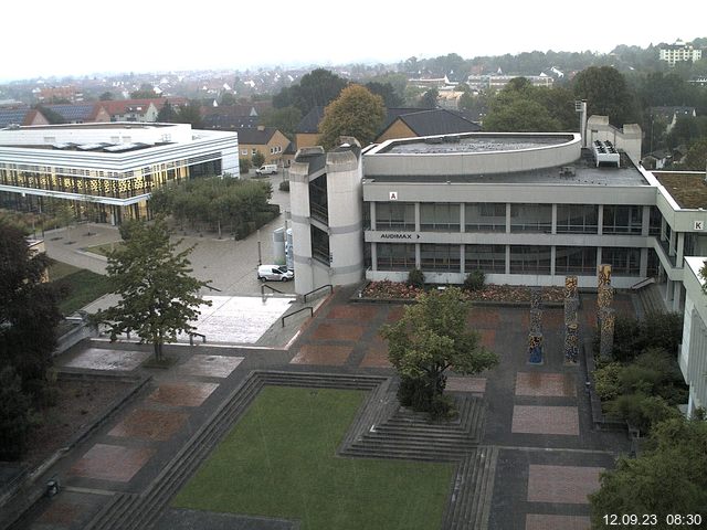 Foto der Webcam: Verwaltungsgebäude, Innenhof mit Audimax, Hörsaal-Gebäude 1