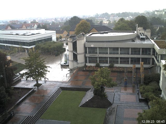 Foto der Webcam: Verwaltungsgebäude, Innenhof mit Audimax, Hörsaal-Gebäude 1