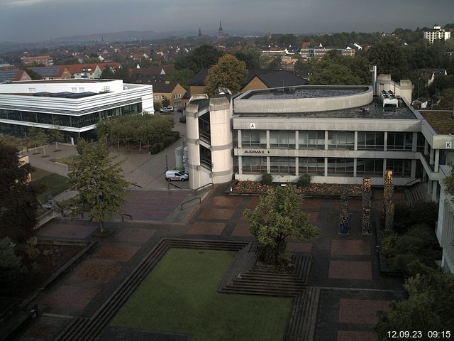 Foto der Webcam: Verwaltungsgebäude, Innenhof mit Audimax, Hörsaal-Gebäude 1