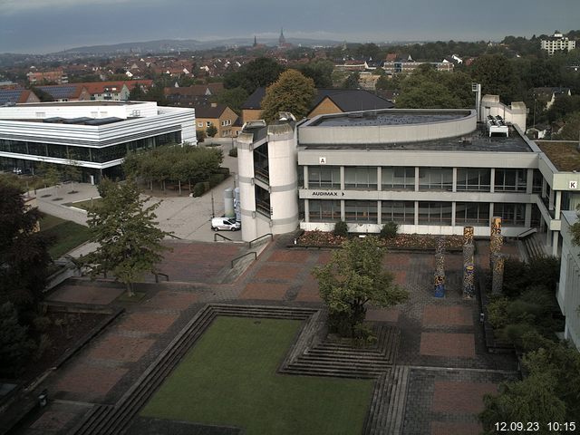 Foto der Webcam: Verwaltungsgebäude, Innenhof mit Audimax, Hörsaal-Gebäude 1