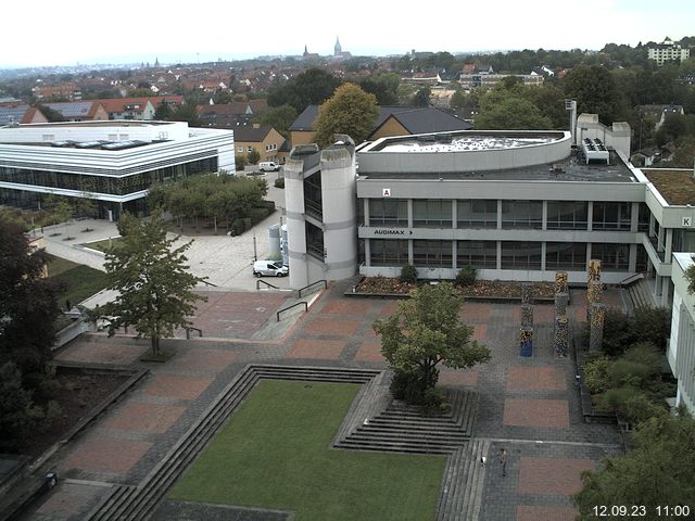 Foto der Webcam: Verwaltungsgebäude, Innenhof mit Audimax, Hörsaal-Gebäude 1