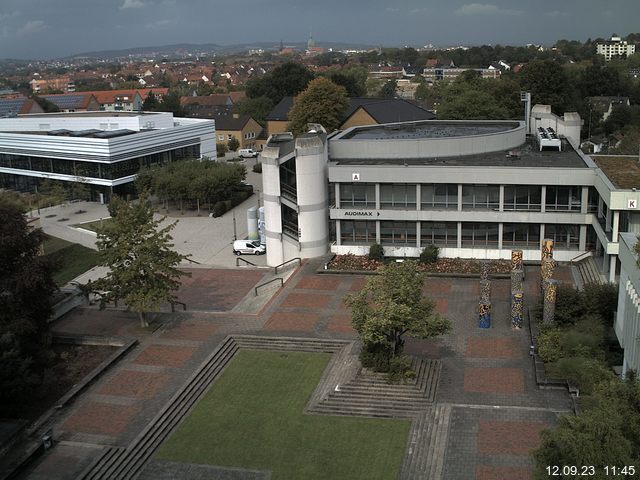 Foto der Webcam: Verwaltungsgebäude, Innenhof mit Audimax, Hörsaal-Gebäude 1