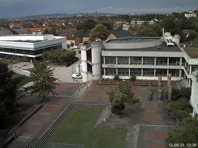 Foto der Webcam: Verwaltungsgebäude, Innenhof mit Audimax, Hörsaal-Gebäude 1