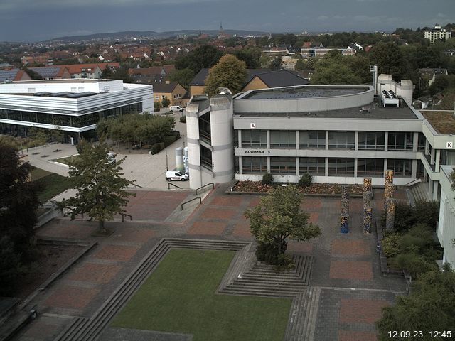 Foto der Webcam: Verwaltungsgebäude, Innenhof mit Audimax, Hörsaal-Gebäude 1