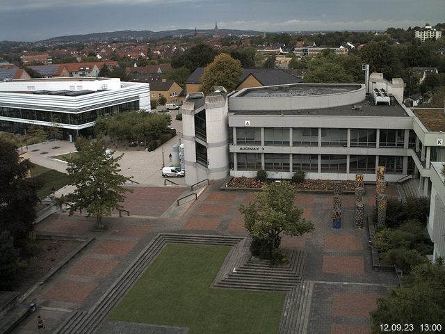 Foto der Webcam: Verwaltungsgebäude, Innenhof mit Audimax, Hörsaal-Gebäude 1