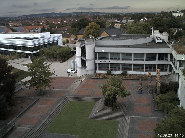 Foto der Webcam: Verwaltungsgebäude, Innenhof mit Audimax, Hörsaal-Gebäude 1