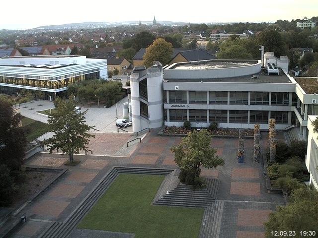 Foto der Webcam: Verwaltungsgebäude, Innenhof mit Audimax, Hörsaal-Gebäude 1