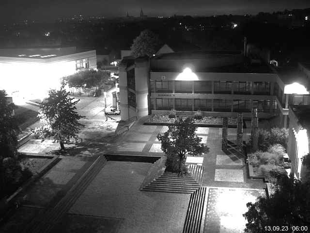 Foto der Webcam: Verwaltungsgebäude, Innenhof mit Audimax, Hörsaal-Gebäude 1