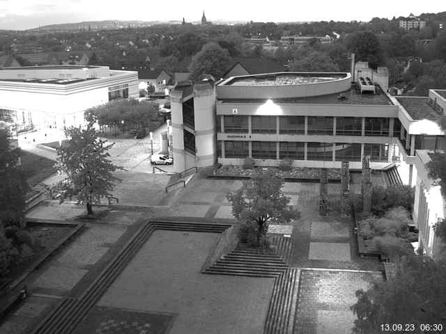 Foto der Webcam: Verwaltungsgebäude, Innenhof mit Audimax, Hörsaal-Gebäude 1