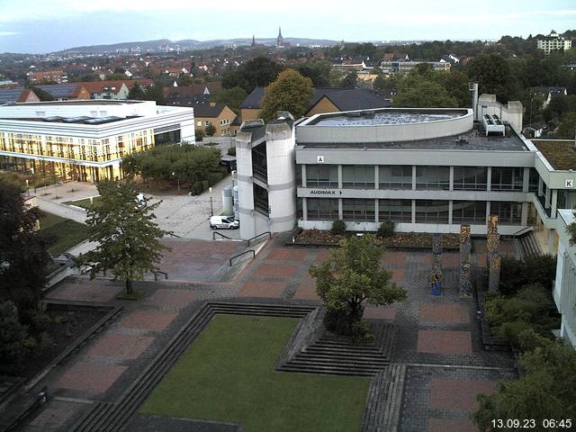 Foto der Webcam: Verwaltungsgebäude, Innenhof mit Audimax, Hörsaal-Gebäude 1