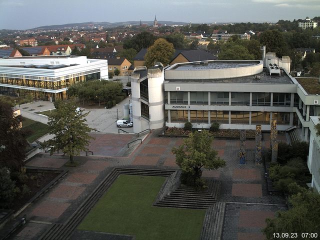 Foto der Webcam: Verwaltungsgebäude, Innenhof mit Audimax, Hörsaal-Gebäude 1