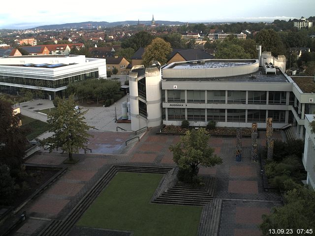 Foto der Webcam: Verwaltungsgebäude, Innenhof mit Audimax, Hörsaal-Gebäude 1