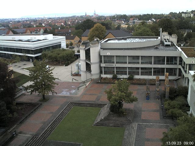 Foto der Webcam: Verwaltungsgebäude, Innenhof mit Audimax, Hörsaal-Gebäude 1