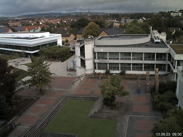 Foto der Webcam: Verwaltungsgebäude, Innenhof mit Audimax, Hörsaal-Gebäude 1