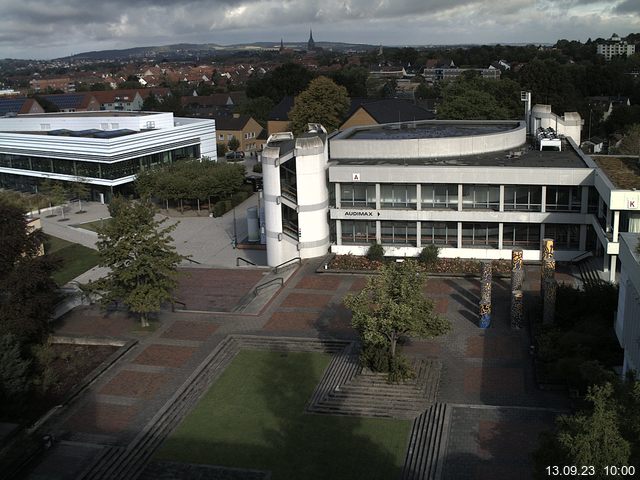 Foto der Webcam: Verwaltungsgebäude, Innenhof mit Audimax, Hörsaal-Gebäude 1