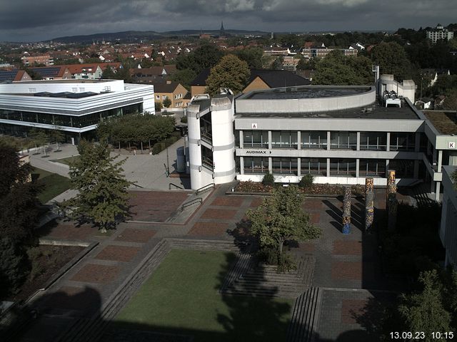 Foto der Webcam: Verwaltungsgebäude, Innenhof mit Audimax, Hörsaal-Gebäude 1