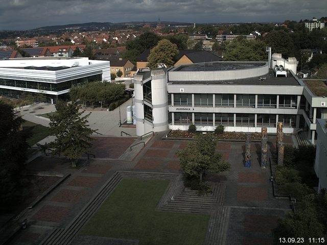 Foto der Webcam: Verwaltungsgebäude, Innenhof mit Audimax, Hörsaal-Gebäude 1