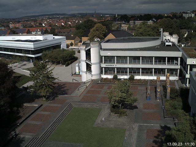 Foto der Webcam: Verwaltungsgebäude, Innenhof mit Audimax, Hörsaal-Gebäude 1