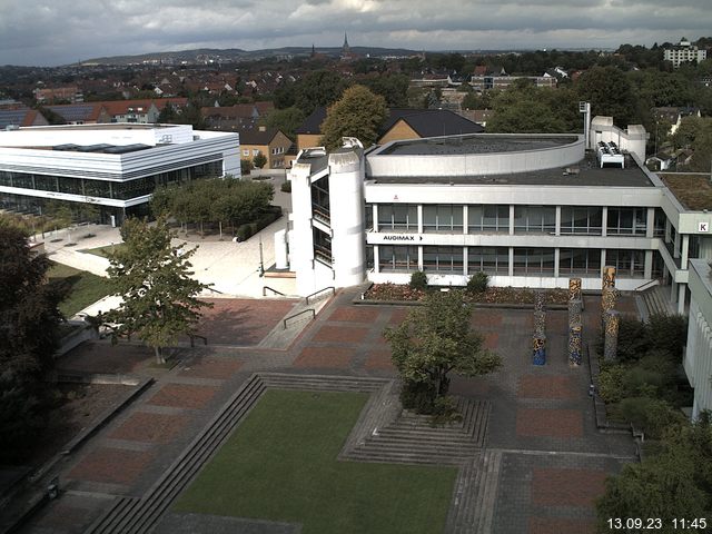 Foto der Webcam: Verwaltungsgebäude, Innenhof mit Audimax, Hörsaal-Gebäude 1