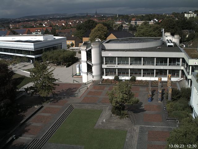 Foto der Webcam: Verwaltungsgebäude, Innenhof mit Audimax, Hörsaal-Gebäude 1