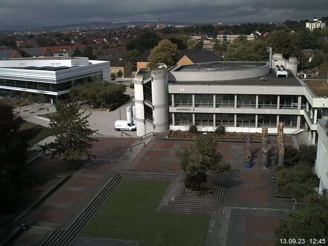 Foto der Webcam: Verwaltungsgebäude, Innenhof mit Audimax, Hörsaal-Gebäude 1