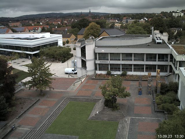 Foto der Webcam: Verwaltungsgebäude, Innenhof mit Audimax, Hörsaal-Gebäude 1