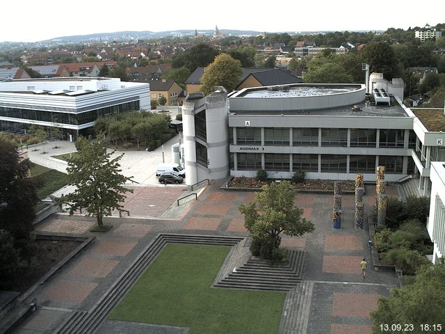 Foto der Webcam: Verwaltungsgebäude, Innenhof mit Audimax, Hörsaal-Gebäude 1