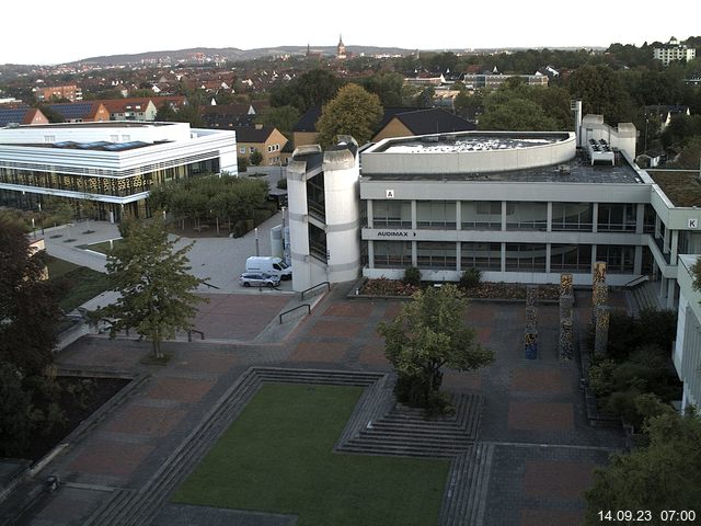 Foto der Webcam: Verwaltungsgebäude, Innenhof mit Audimax, Hörsaal-Gebäude 1