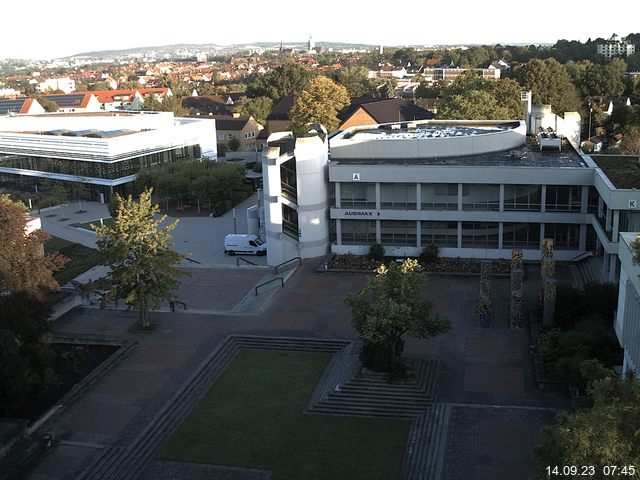 Foto der Webcam: Verwaltungsgebäude, Innenhof mit Audimax, Hörsaal-Gebäude 1