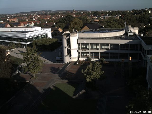 Foto der Webcam: Verwaltungsgebäude, Innenhof mit Audimax, Hörsaal-Gebäude 1