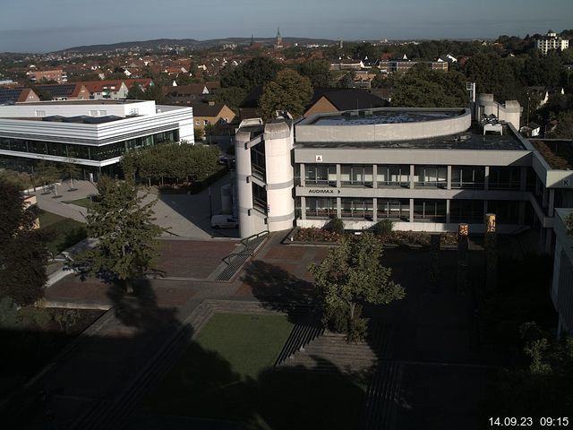 Foto der Webcam: Verwaltungsgebäude, Innenhof mit Audimax, Hörsaal-Gebäude 1