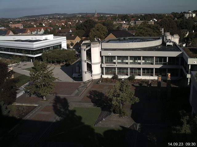 Foto der Webcam: Verwaltungsgebäude, Innenhof mit Audimax, Hörsaal-Gebäude 1