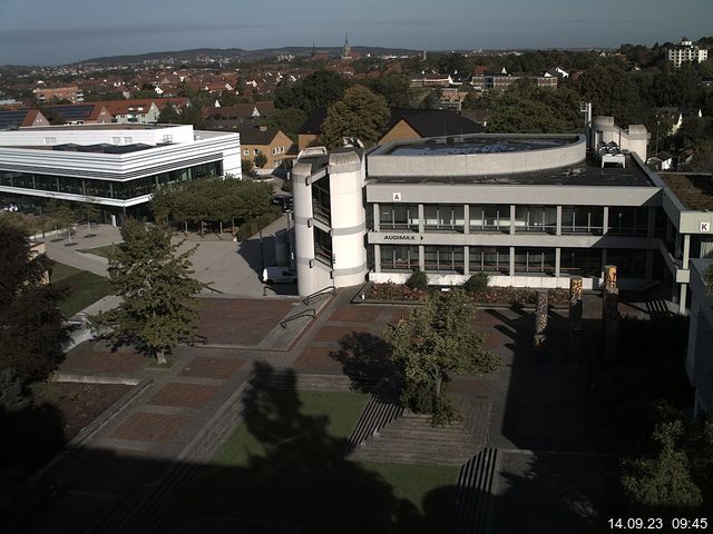 Foto der Webcam: Verwaltungsgebäude, Innenhof mit Audimax, Hörsaal-Gebäude 1