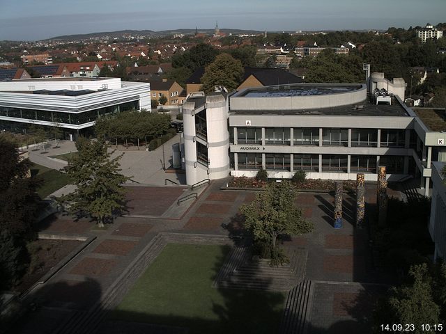 Foto der Webcam: Verwaltungsgebäude, Innenhof mit Audimax, Hörsaal-Gebäude 1