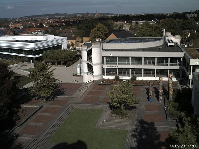 Foto der Webcam: Verwaltungsgebäude, Innenhof mit Audimax, Hörsaal-Gebäude 1