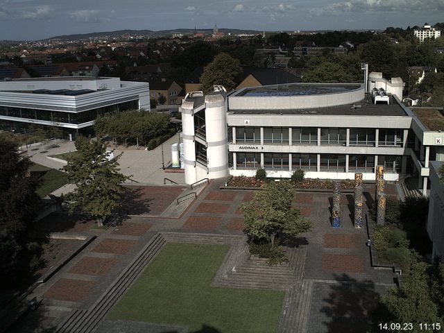 Foto der Webcam: Verwaltungsgebäude, Innenhof mit Audimax, Hörsaal-Gebäude 1