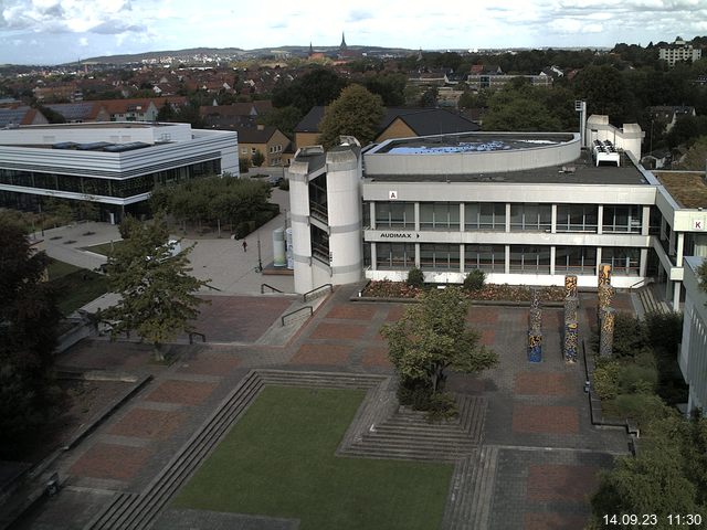 Foto der Webcam: Verwaltungsgebäude, Innenhof mit Audimax, Hörsaal-Gebäude 1